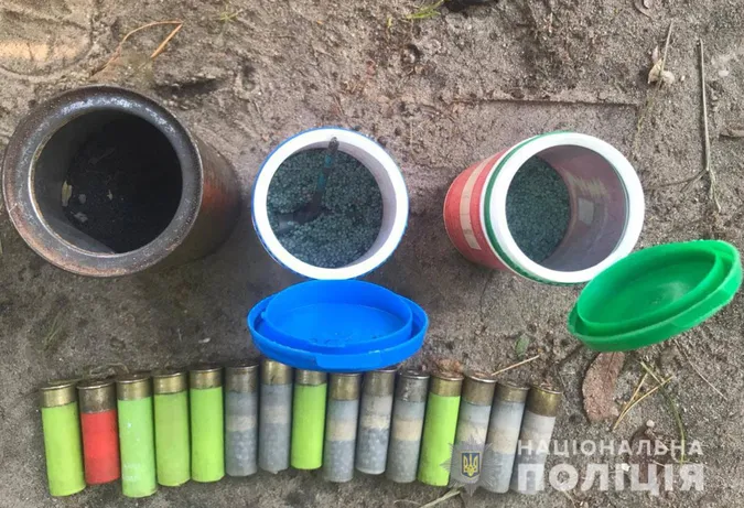 Рушниці, набої, вибухівка: у волинських селах проводять обшуки (фото)