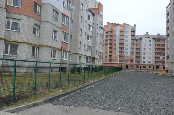 Загороджена територія поблизу житлового комплексу «Колізей»