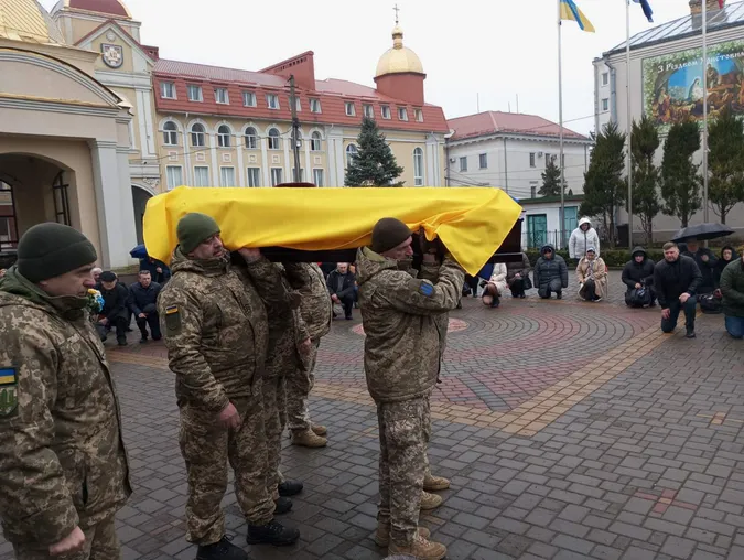 У Луцьку попрощалися із загиблим воїном Євгеном Пришвою (фото)