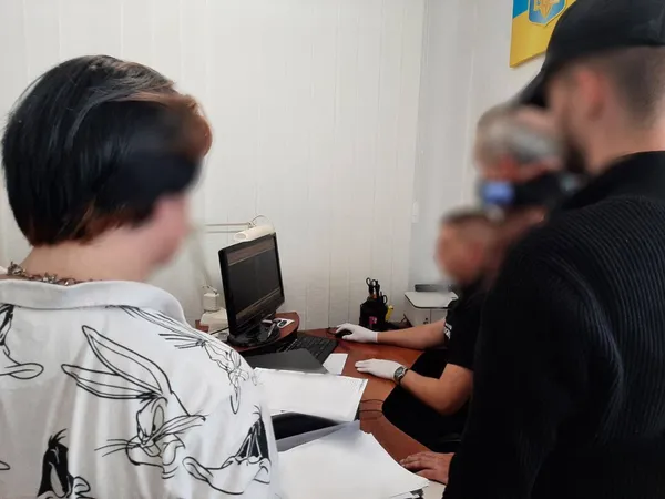 На Волині банда виготовляла і продавала липові документи для виїзду за кордон (фото)