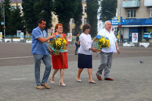 Фейсбук у синьо-жовтих прапорах: волиняни вітають зі святом (фото)