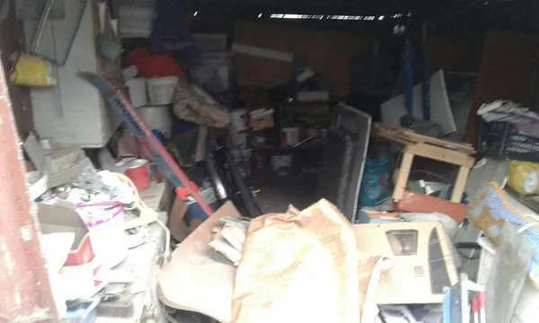 Муніципали показали, що лучани зберігають у незаконних гаражах (фото)