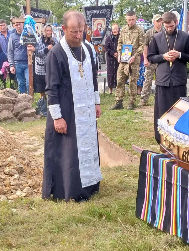 На Волині громада попрощалася з загиблим на Донеччині захисником Андрієм Денисюком