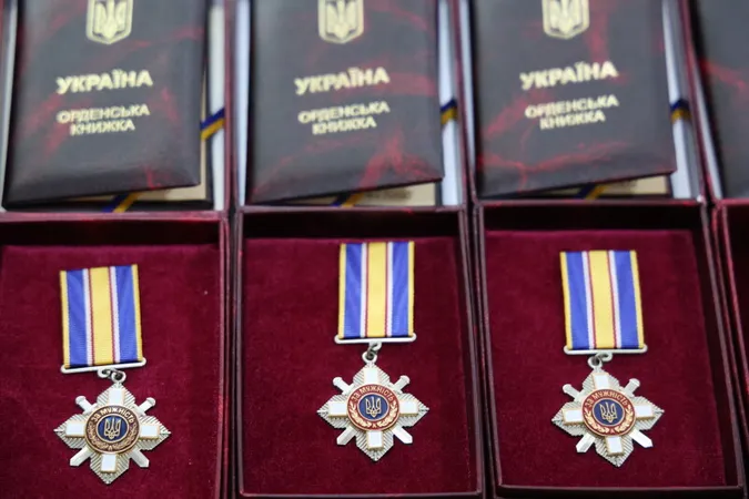 «Вірю, що ця кров пролита не даремно»: у Луцьку 10 воїнів отримали нагороди посмертно
