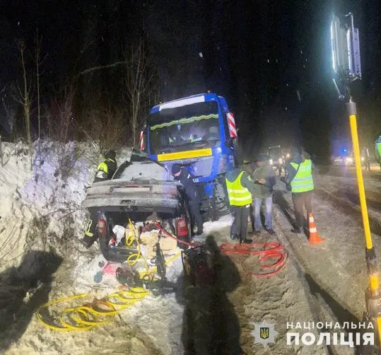 На Львівщині в жахливій ДТП загинула водійка й травмувалася дитина