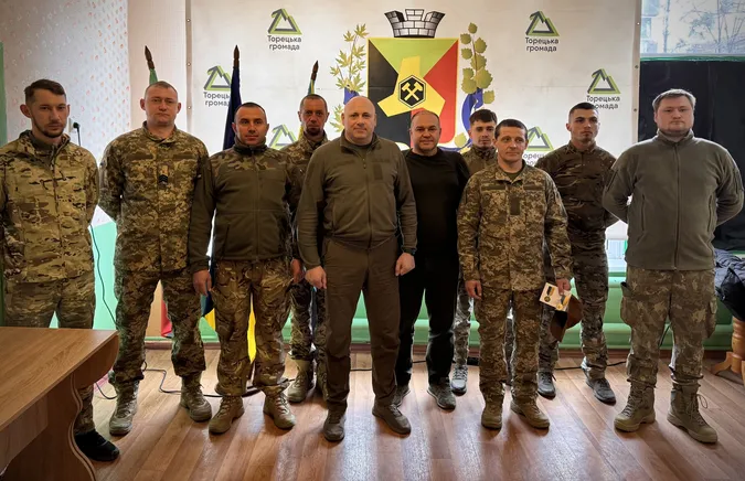 «Сталеву Сотку» нагородили медалями за оборону Торецька (фото)