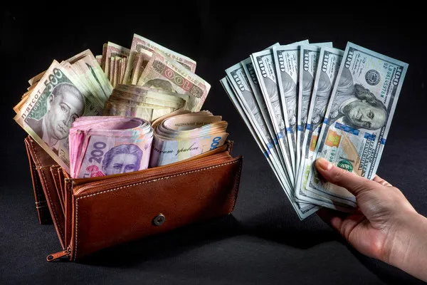 Підрахували, скільки в середньому заробляють лучани