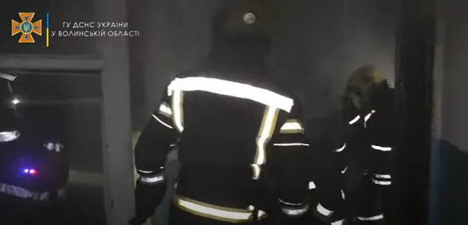 У Луцьку загасили пожежу в дев'ятиповерхівці: як це було (фото, відео)