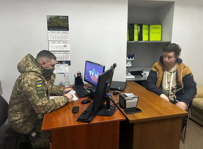 «Трансгендера» Іванку не випустили за кордон волинські прикордонники (фото)