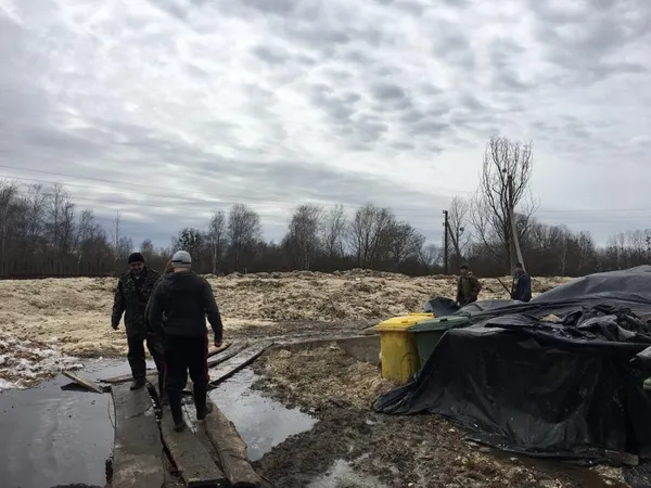 Показали «краєвид» біля ковельського ветсанзаводу (фото 18+)