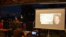 Дощ не завада: лучани зібралися, аби заспівати пісень Кузьми у день його народження (фото)