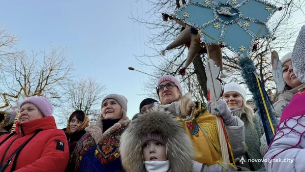 Понад тисяча учасників та різдвяні зірки: у Нововолинську вперше відбулася Хода звіздарів (фото)