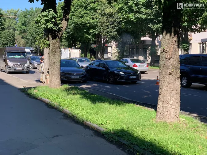 У Луцьку на Перемоги – «тягучка» через аварію (фото)