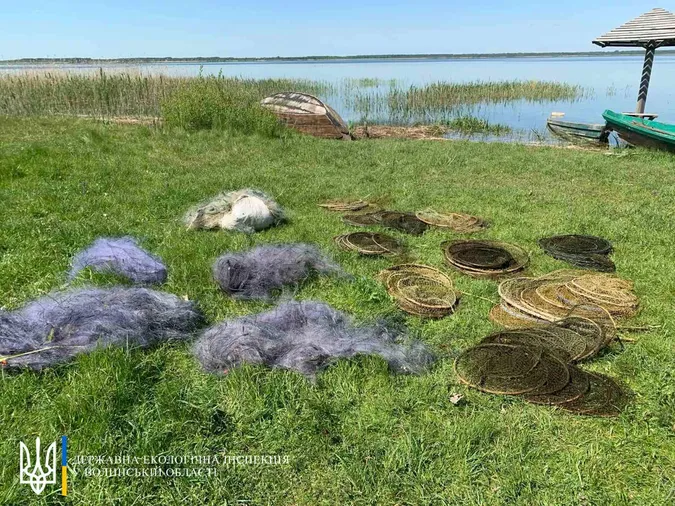 З водойм на Волині витягнули понад 2,5 км браконьєрських сіток (фото)