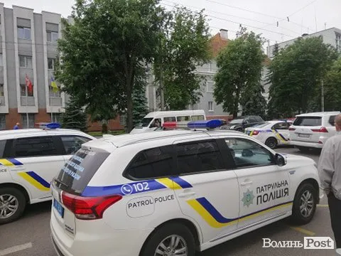 У Луцьку позашляховик не розминувся з автомобілем патрульних (фото)