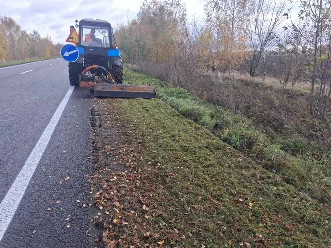 Латають ями і малюють розмітку: на Волині ремонтують дороги (фото)