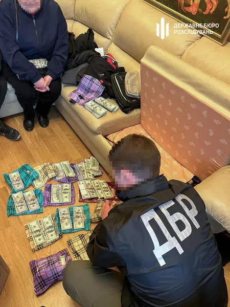 Відмивали мільйони доларів: ДБР розкрило схему виведення коштів російських бізнесменів з країни (фото, відео)