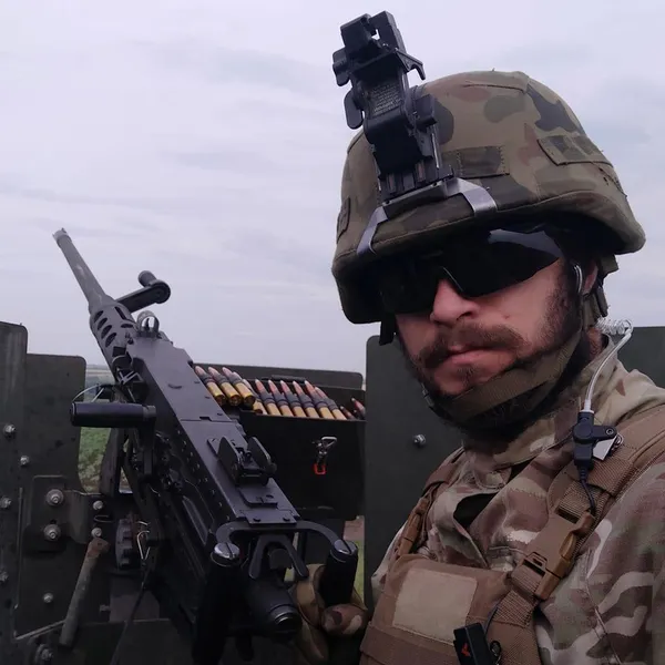 Воює та виготовляє меблі: захисник з Волині розповів, як не відкладає життя на потім (фото)