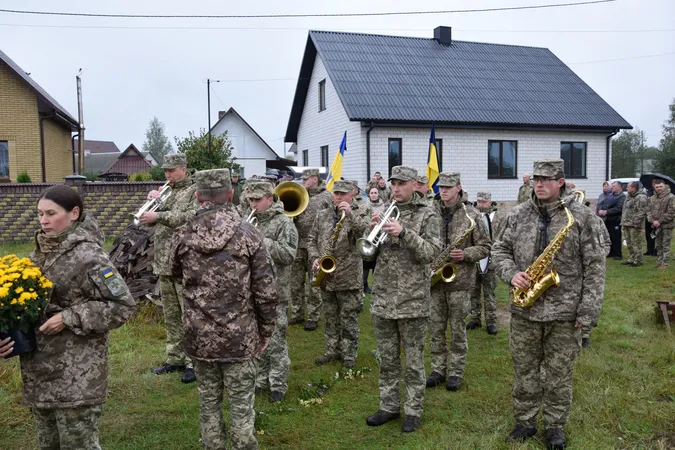 У Любешеві в останню дорогу провели прикордонника Володимира Губарика, який загинув влітку на Харківщині