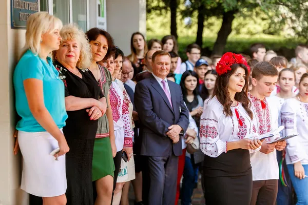 У Луцькому педколеджі відсвяткували День вишиванки (фото)