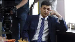 "Я ж не лох", – скандальна розмова Зеленського і бійця про протести (відео)