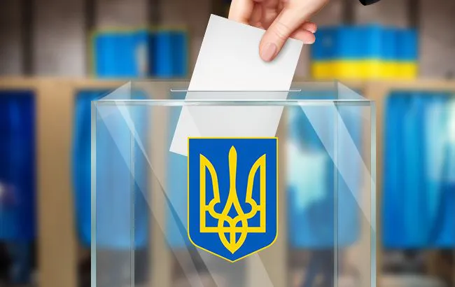 На Волині виборця через «доступність» дільниці заносили на руках (відео)