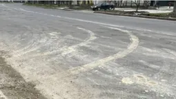 У Луцьку будівельників-нечупар змусили чистити дорогу (фото)