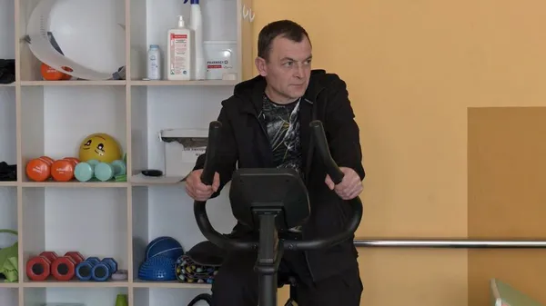 Вчаться ходити заново: як у Луцьку бійці проходять реабілітацію (фото, відео)