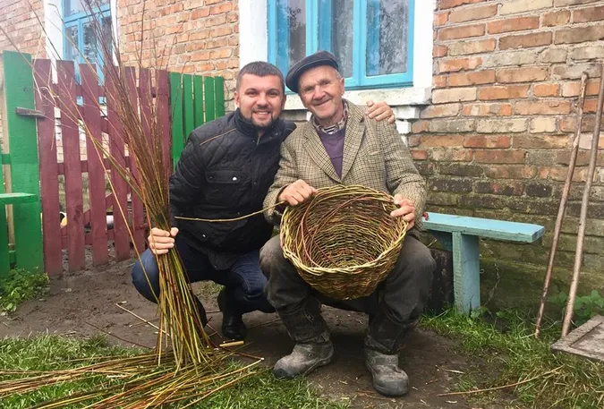 Дід нардепа Гузя робитиме кошики для жінок (відео)