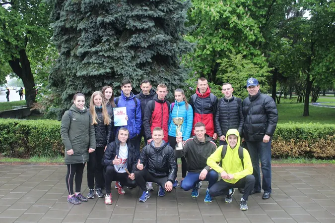 Дощ і перемоги: в Луцьку відбулася легкоатлетична естафета (фото)