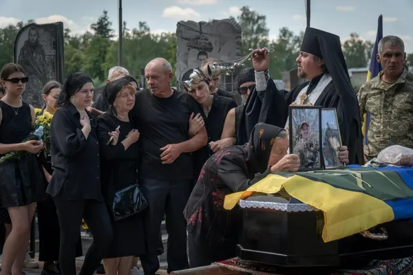 Жив у Рожищі, поховали на Житомирщині: в останню путь провели воїна Віталія Чижевського (фото)