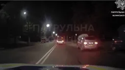 Перетнув подвійну суцільну: у Луцьку вночі зловили п'яного водія (відео)