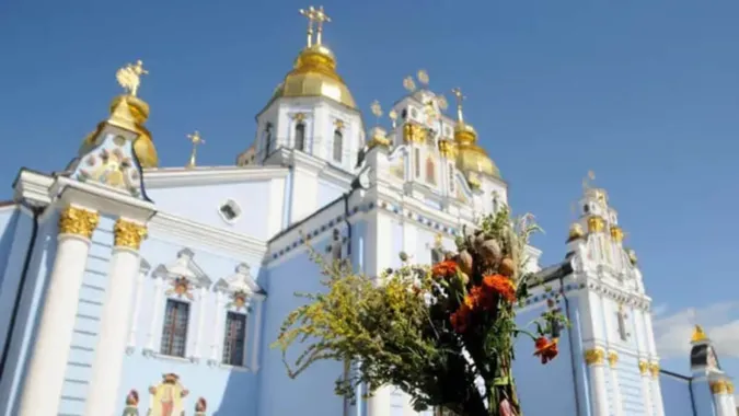 Освячений мед лікує, а «маковійчик» захищає: священник з Волині розвінчав міфи про Медовий Спас