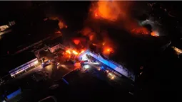 Пів сотні рятувальників і робот: пожежу на підприємстві «Пан Курчак» у Нововолинську загасили (фото)