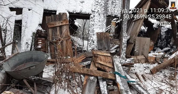 Луцькі муніципали доламали халабуди на Кічкарівці (фото)
