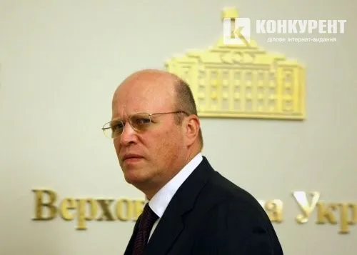 Від політиків до медиків: топ-10 «липових» дипломів відомих українців