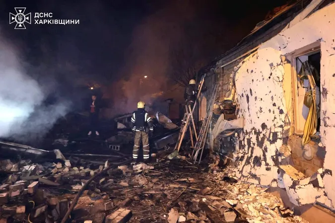 Росіяни вдарили по Харкову 17 безпілотниками: майже пів сотні постраждалих, пожежі та пошкодження (фото)
