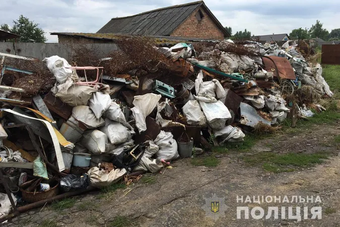 У Рожищенському районі жінка влаштувала металоскупку (фото)