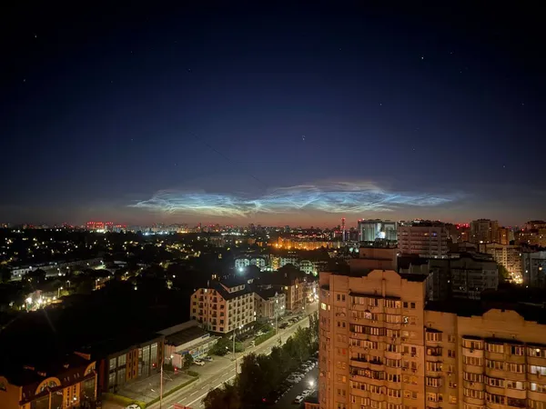 Небесне диво: у Ківерцях побачили рідкісні сріблясті хмари (фото, відео)
