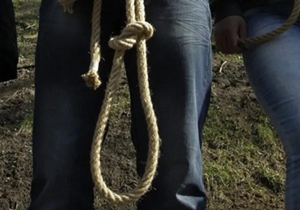 У Локачинському районі на дереві повісився 18-річний хлопець