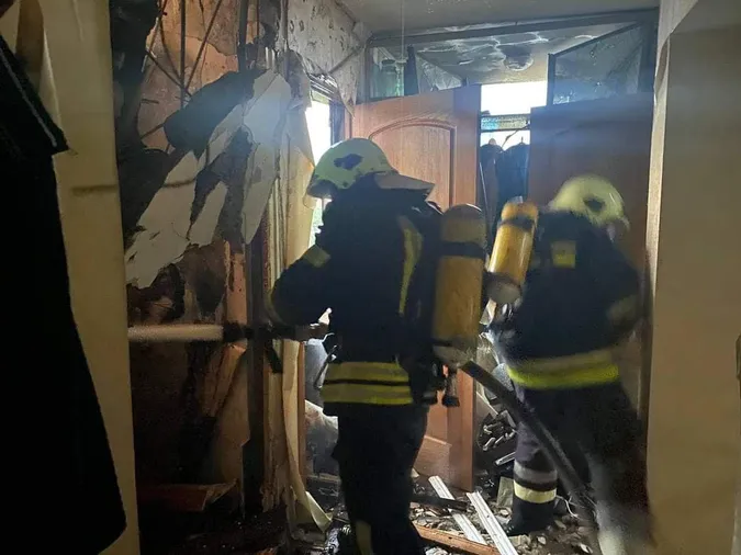 У багатоповерхівці в Києві стався вибух – є жертви (фото)