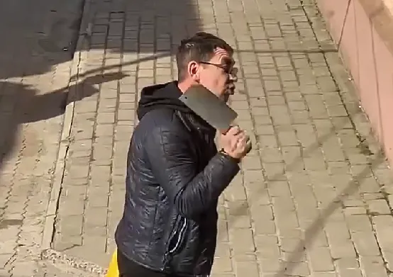 У Рожищі неадекват з кухонною сокирою пропонував дітям відрубати пальці (відео)