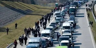 Мережею шириться ШІ-відео про фейкові черги на кордоні з Польщею