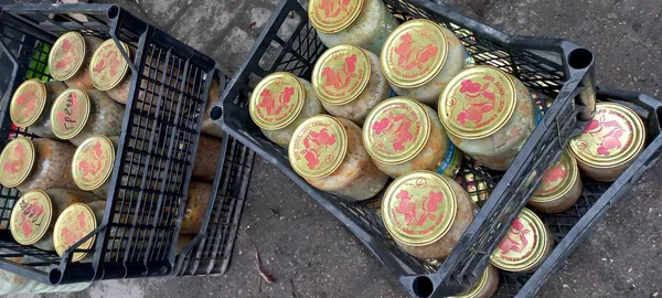 На тушонки для військових: волинські підприємці передали 150 кілограмів риби (фото)