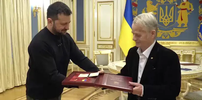 Зеленський вручив «Героя України» Мустафі Джемілєву