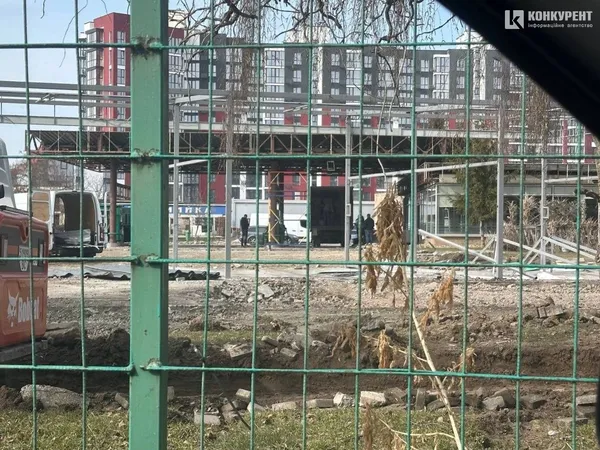 У Луцьку розбирають одну із заправок WOG: що коїться (фото)
