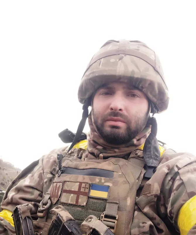 Залужний відзначив «Золотим хрестом» волинського воїна (фото)