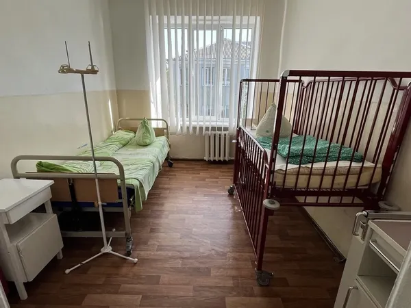 У лікарні на Волині, де лікують дітей, виявили плісняву у палаті з немовлям та проблеми з харчуванням (фото)