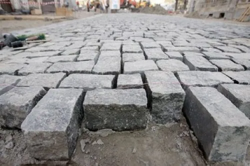 Розповіли куди дівають стару бруківку з луцьких вулиць