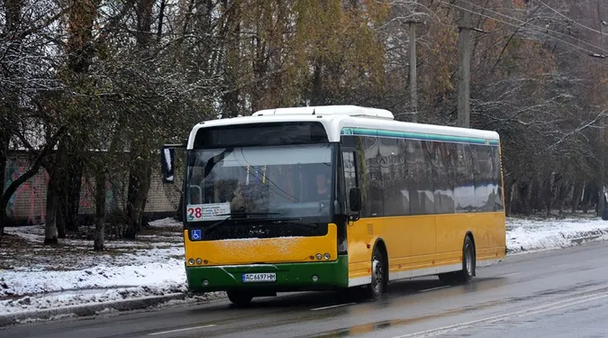 У Луцьку на деяких маршрутах «засвітилися» новенькі автобуси (фото)